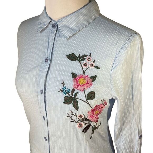 Charlotte Russe Funky Embroidered Button Up, cut out back with ring at nape. Sma - Picture 9 of 11